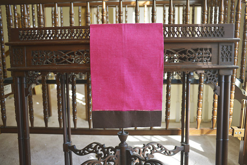 Multicolored Pink Peacock & Fondue Fudge Hemstitch Guest Towel - Click Image to Close